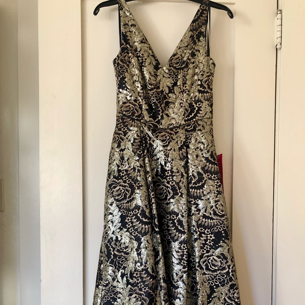 NWT Calvin Klein V-neck hi lo lace black gold metallic sequin dress size 2